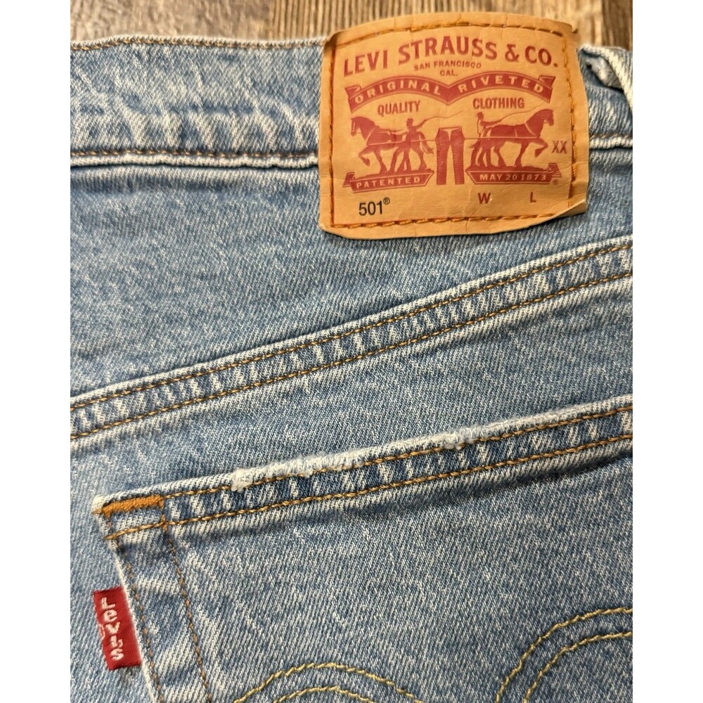 Levi’s 501 Cutoff Shorts Women’s W27 Button Fly Raw Hem Medium Wash Denim - Picture 4 of 12